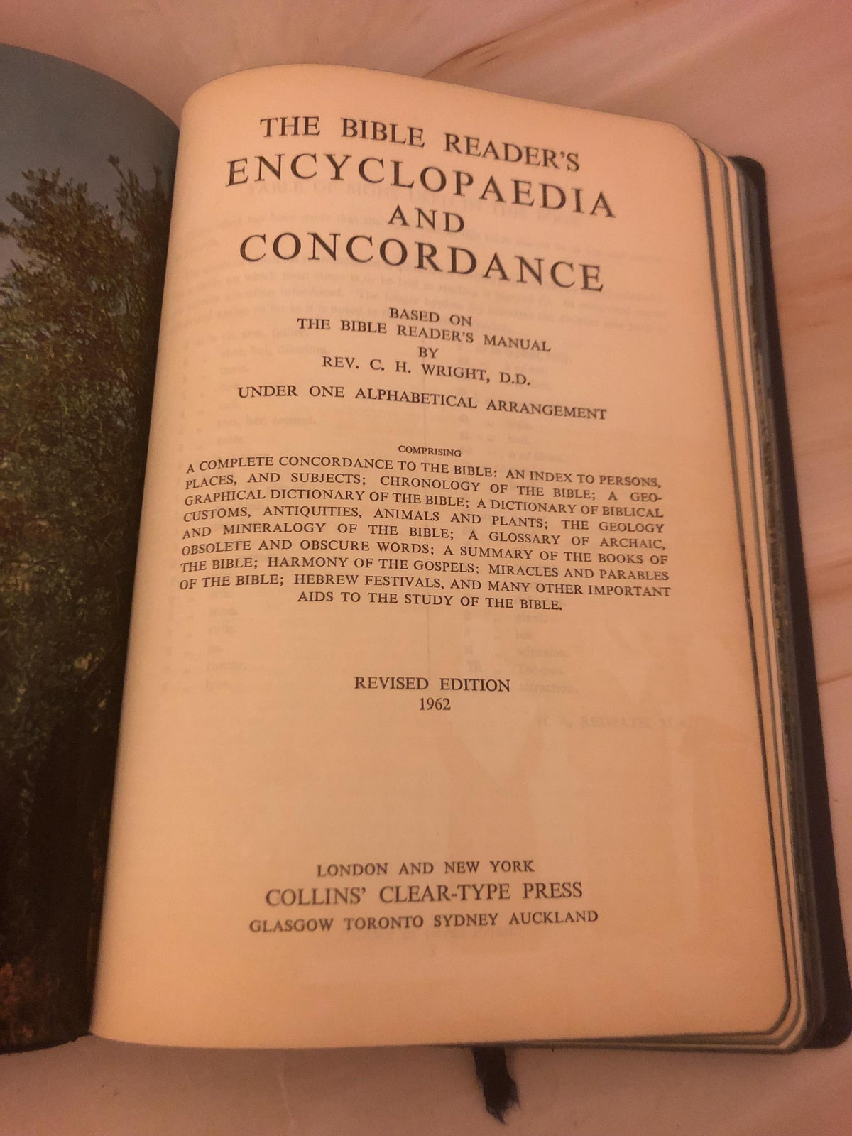1962 The Bible Reader’s Encyclopaedia and Concordance - Ref x475