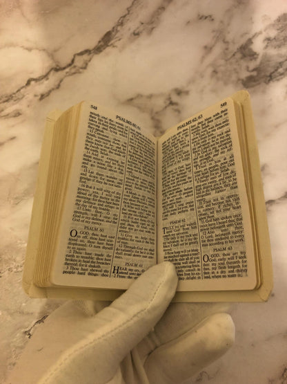 White Vest Pocket New Testament Psalms and Proverbs Bible - Ref x505
