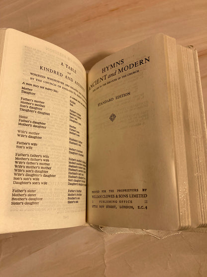 Vintage White Oxford Prayer Book with Case Silver Edges Pocket Christian Gift - Ref x257