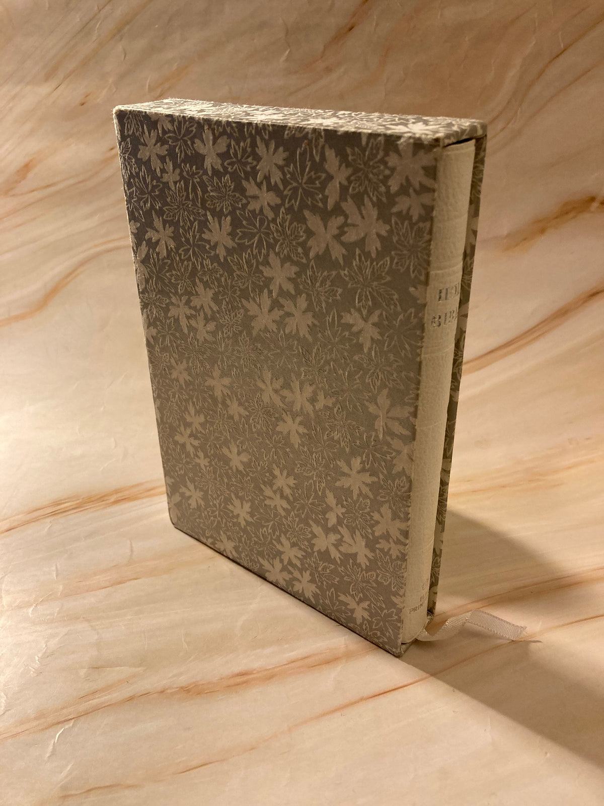 Vintage White Leather Holy Bible Floral Pattern Cover Small Pocket Bible Christian Gift - (Ref x252)