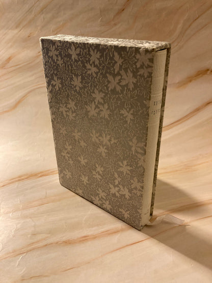 Vintage White Leather Holy Bible Floral Pattern Cover Small Pocket Bible Christian Gift - (Ref x252)