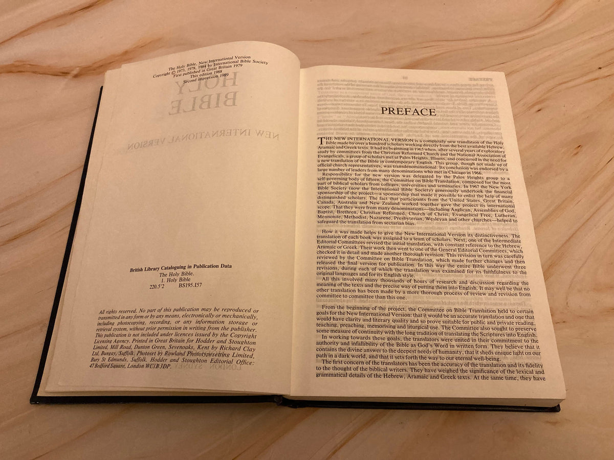 NIV Holy Bible – 1989 Edition – Hardcover – Vintage Christian Bible - Ref x246