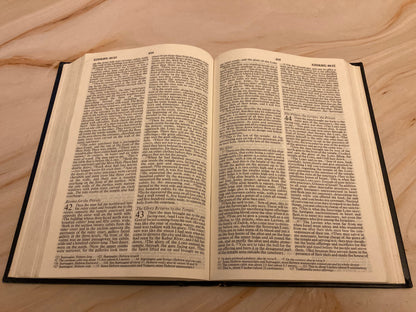 NIV Holy Bible – 1989 Edition – Hardcover – Vintage Christian Bible - Ref x246