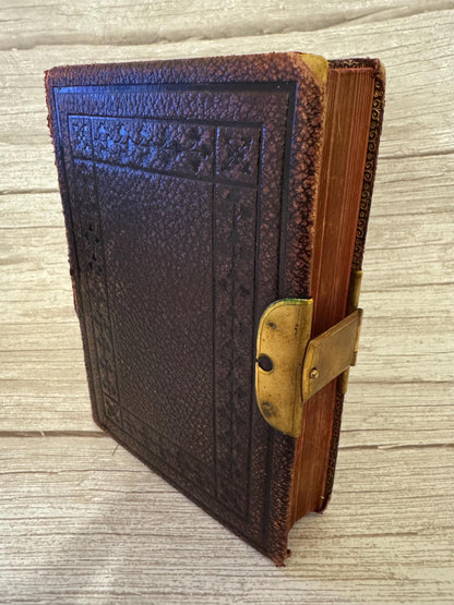 1909 Antique Holy Bible – Oxford KJV Illustrated Leather Bible with Large Brass Clasp - Ref x791