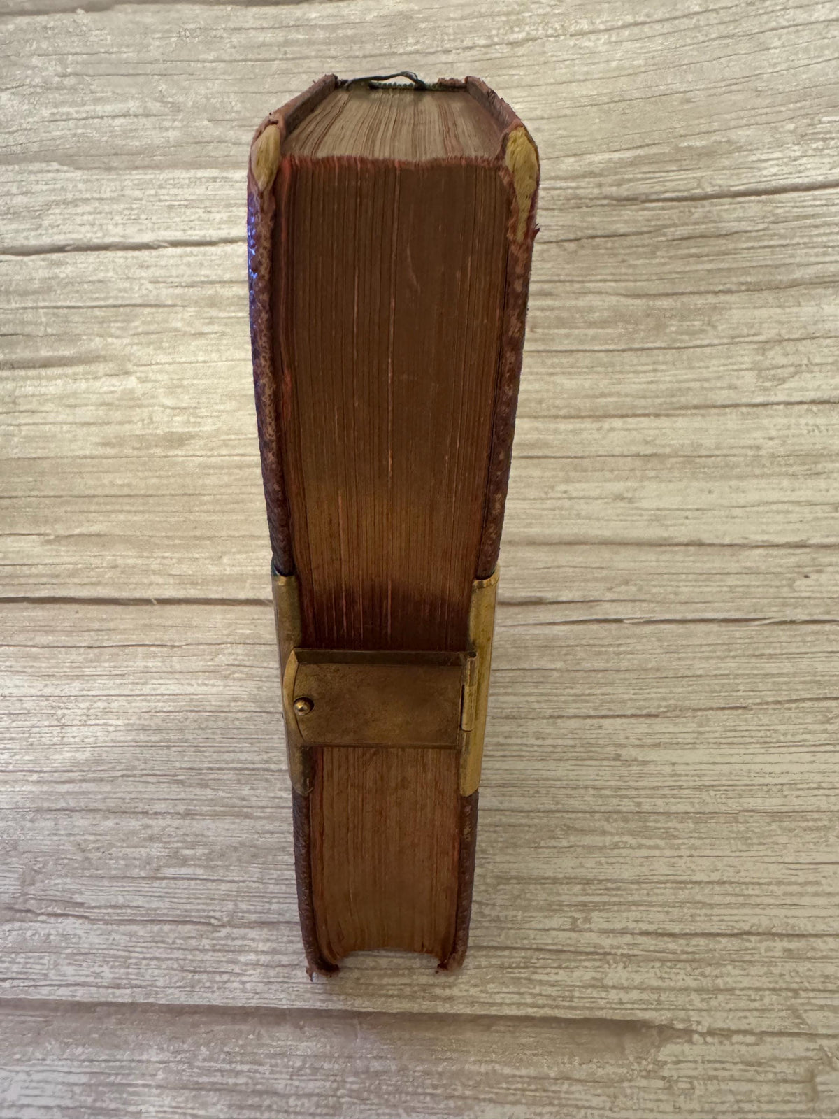 1909 Antique Holy Bible – Oxford KJV Illustrated Leather Bible with Large Brass Clasp - Ref x791