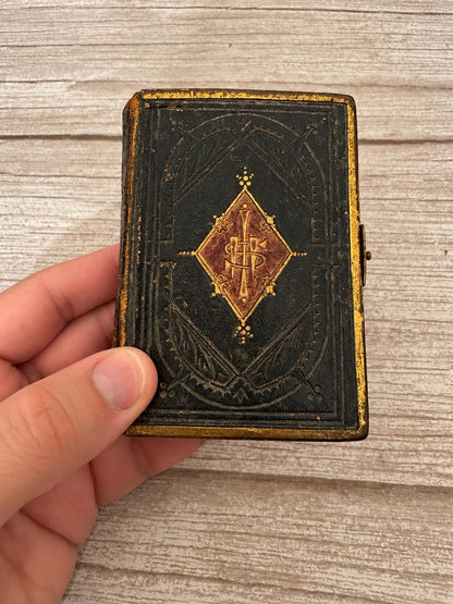 Antique Victorian Bible – New Testament & Book of Common Prayer with Brass Clasp - Ref x783