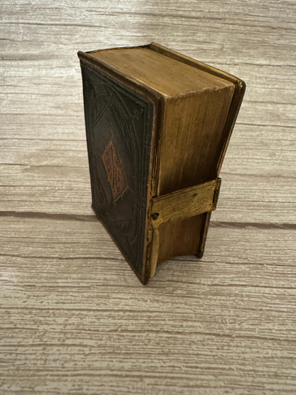 Antique Victorian Bible – New Testament & Book of Common Prayer with Brass Clasp - Ref x783