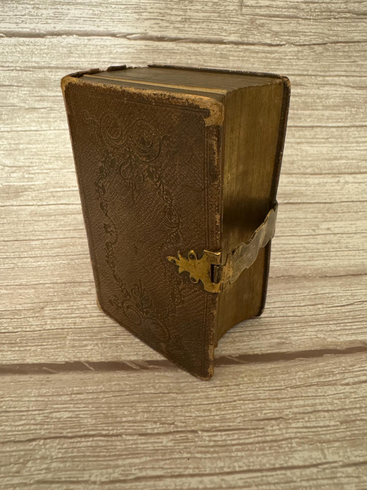 1850 Antique Bible – New Testament & Book of Common Prayer with Brass Clasp - Ref x782