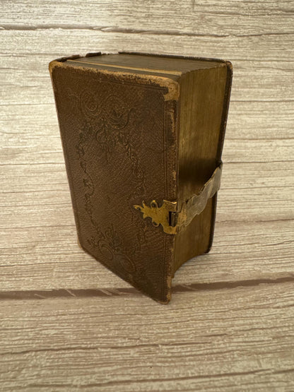 1850 Antique Bible – New Testament & Book of Common Prayer with Brass Clasp - Ref x782