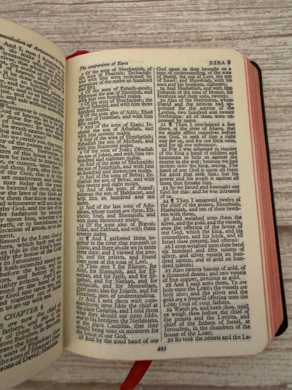 1971 Oxford Holy Bible KJV – Illustrated King James Bible with Original Slipcase - Ref x781