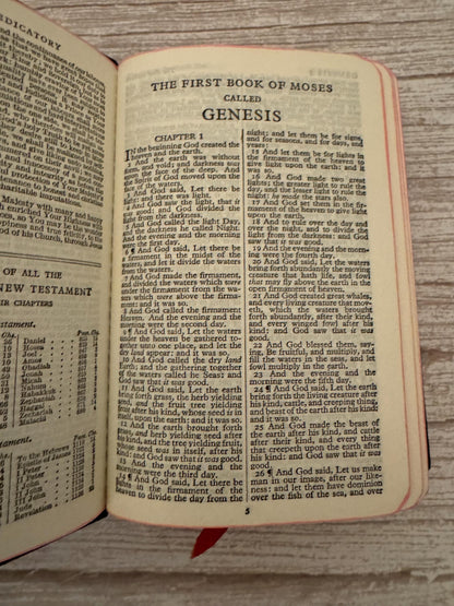 1971 Oxford Holy Bible KJV – Illustrated King James Bible with Original Slipcase - Ref x781