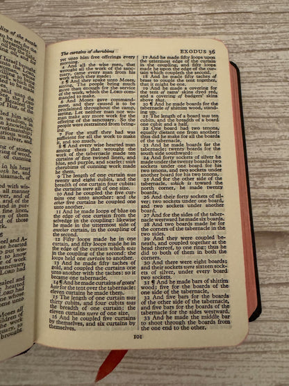 1971 Oxford Holy Bible KJV – Illustrated King James Bible with Original Slipcase - Ref x781