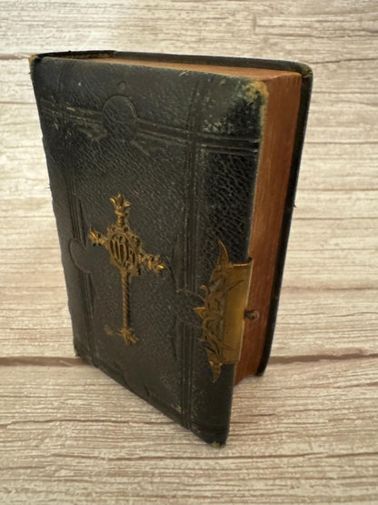 1871 New Testament and Book of Common Prayer – Victorian Leather Bible with Brass Clasp - Ref x778