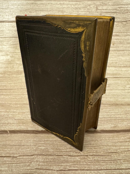 1854 New Testament & Book of Common Prayer – Leather Bound Bible with Brass Clasp - Ref x776