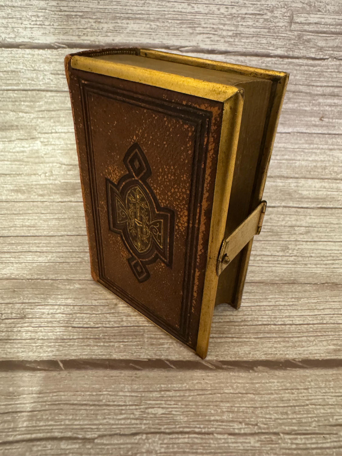 Book of Common Prayer & New Testament Holy Bible – Leather Bound Brass Clasp c.1874–1883 - Ref x773