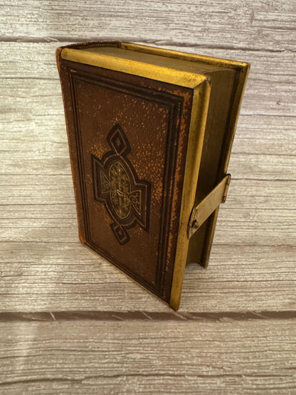 Book of Common Prayer & New Testament Holy Bible – Leather Bound Brass Clasp c.1874–1883 - Ref x773