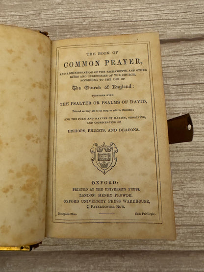 Book of Common Prayer & New Testament Holy Bible – Leather Bound Brass Clasp c.1874–1883 - Ref x773