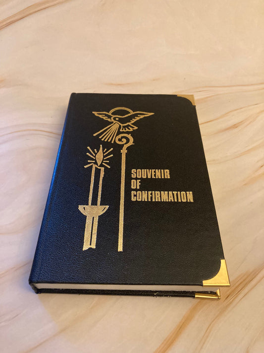 Souvenir of confirmation book - a sunday missal and prayer book 1982 - (ref x35)