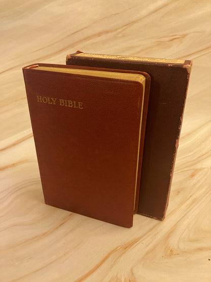 Vintage illustrated red kjv bible lutterworth press - (ref x153)