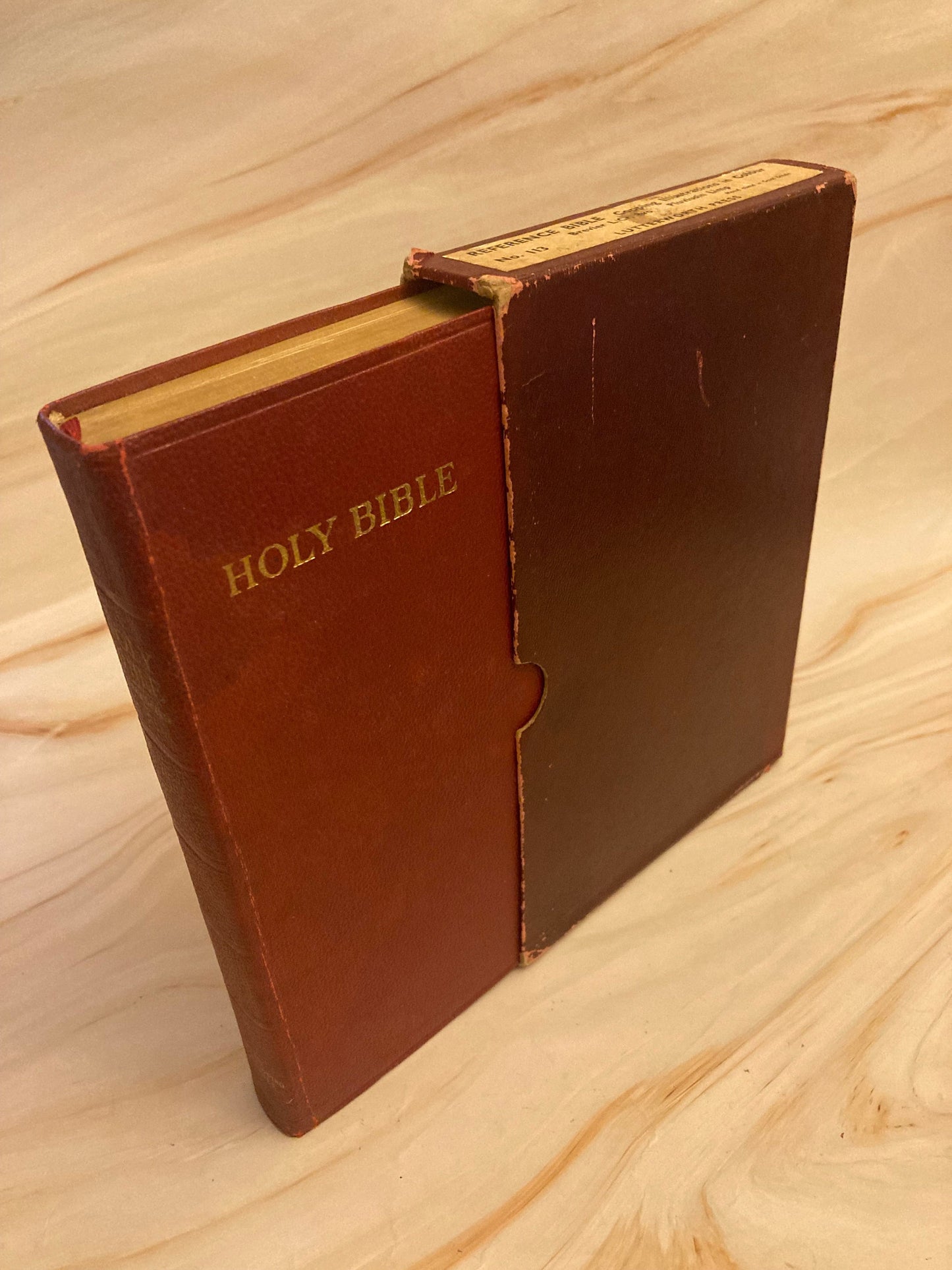 Vintage illustrated red kjv bible lutterworth press - (ref x153)