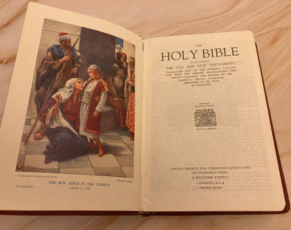 Vintage illustrated red kjv bible lutterworth press - (ref x153)