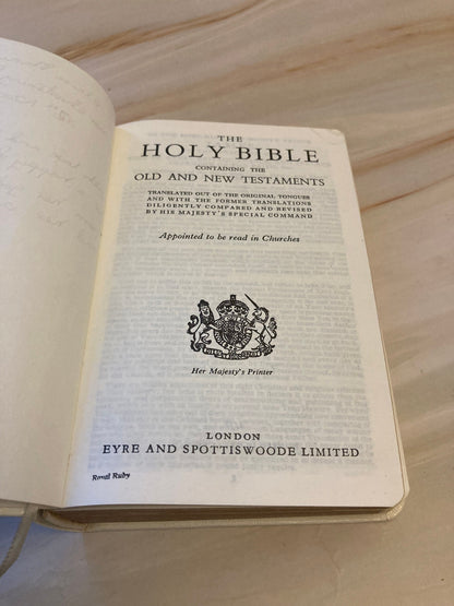 Pocket Size White Illustrated Leather Bible Ruby Text - (Ref X137)