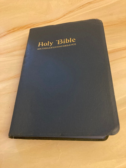 Holy Bible Dictionary Concordance Bible - Red Letter Bible - (Ref X26)