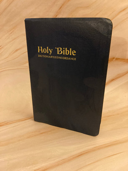 Holy Bible Dictionary Concordance Bible - Red Letter Bible - (Ref X26)