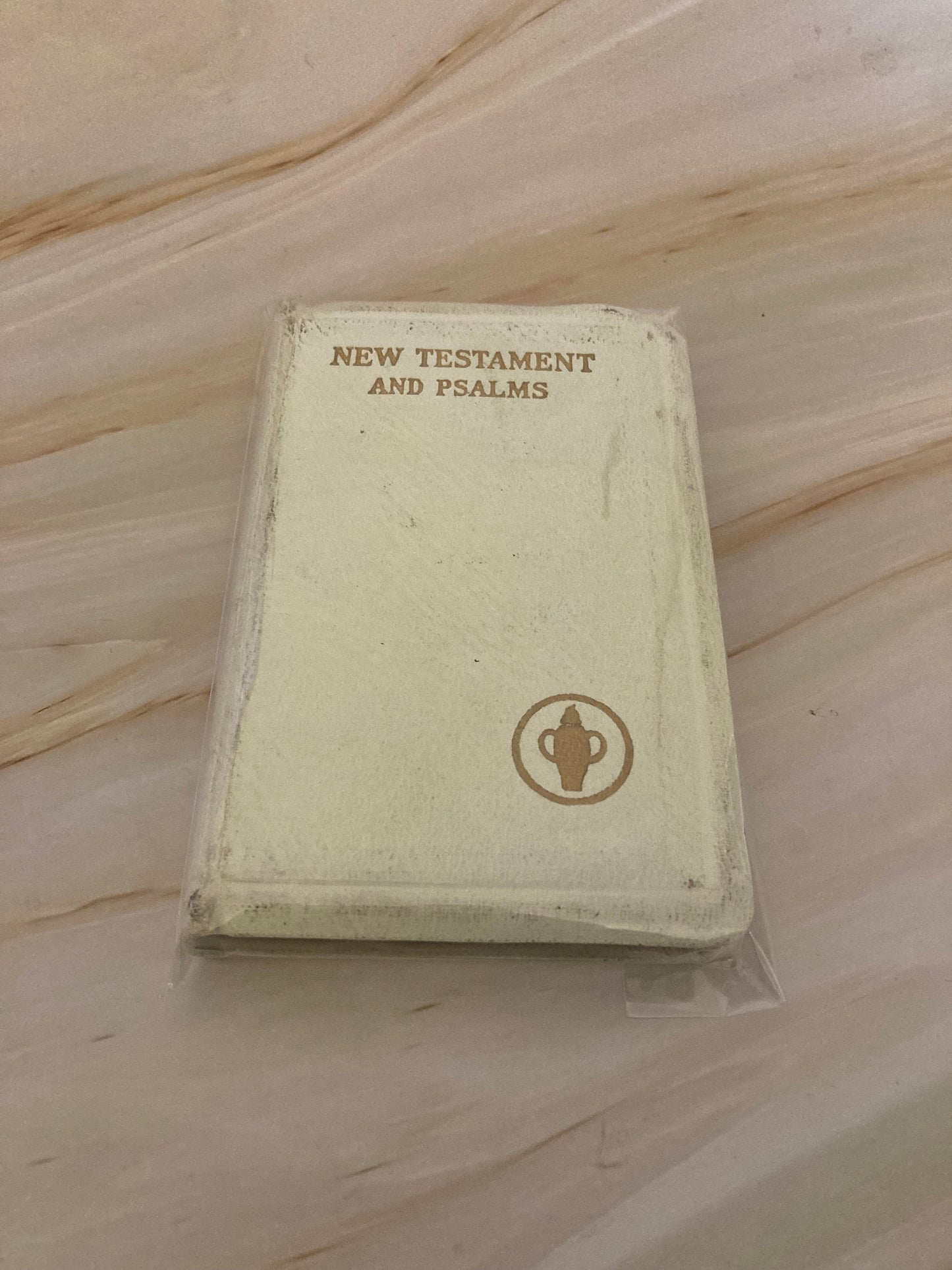 New Testament and Psalms Gideon Bible - White Small Pocket Size Gideon Bible - (Ref X59)