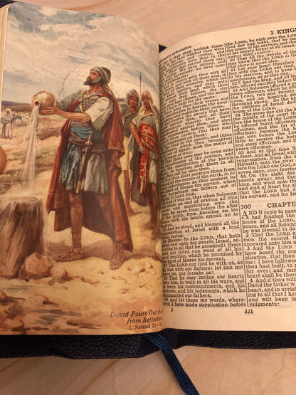 1953 Coronation Bible Queen Elizabeth Illustration Pocket Size Bible - (Ref x277)