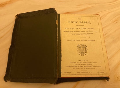 Rare Vintage Holy Bible - (Ref x272)