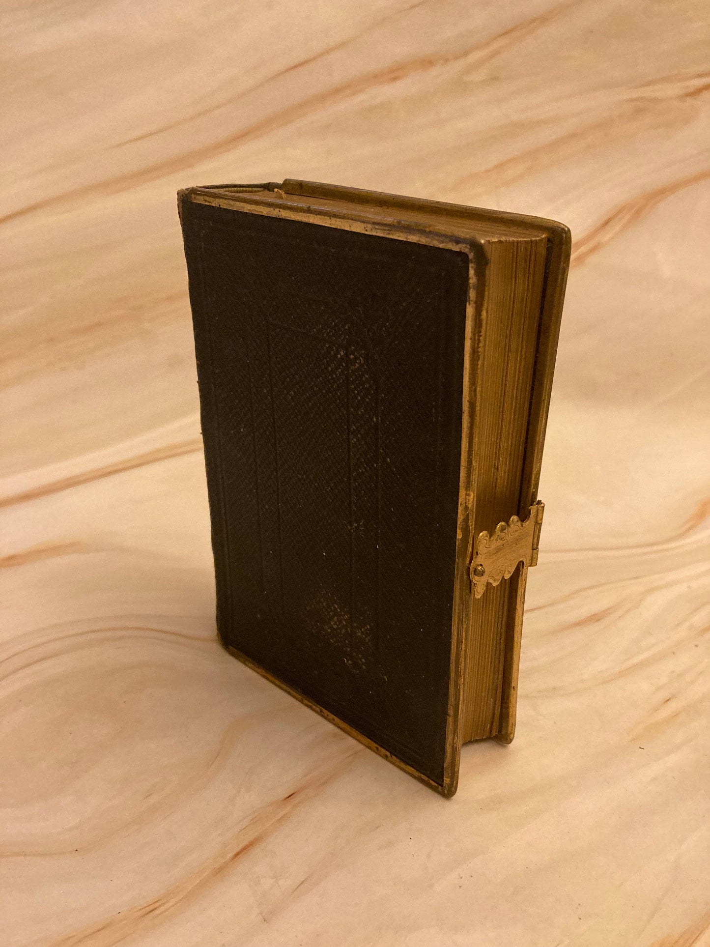 Vintage Holy Bible with Clasp - (Ref x250)