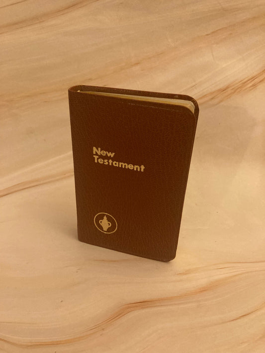 1975 Small brown Gideon Bible New Testament - (Ref x239)