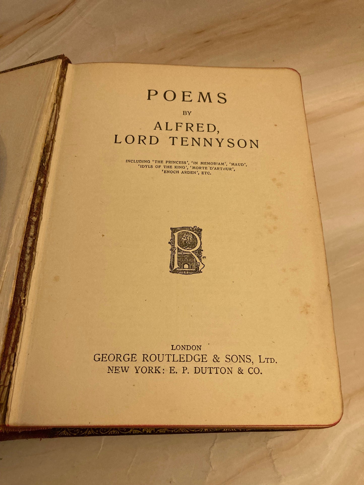 The Poetical Works of Tennyson book Poems by Alfred Tennyson - (Ref x234)