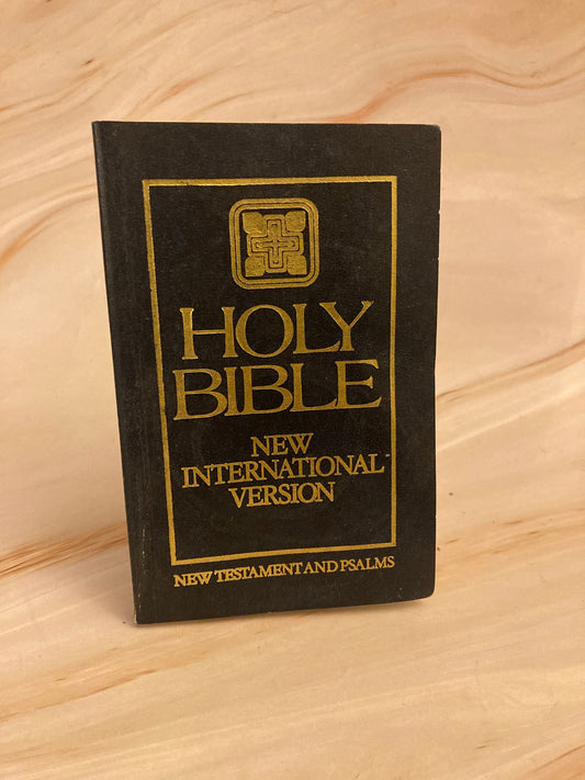 1986 Holy Bible NIV paperback pocket Bible - (Ref x227)