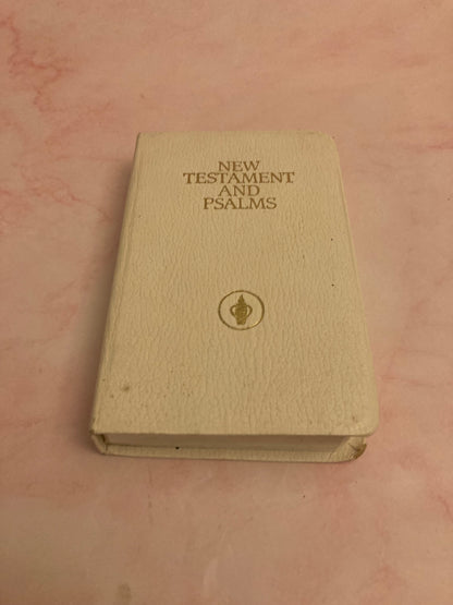 Pocket Size White Vintage Gideon Bible 1984 - (Ref x200)