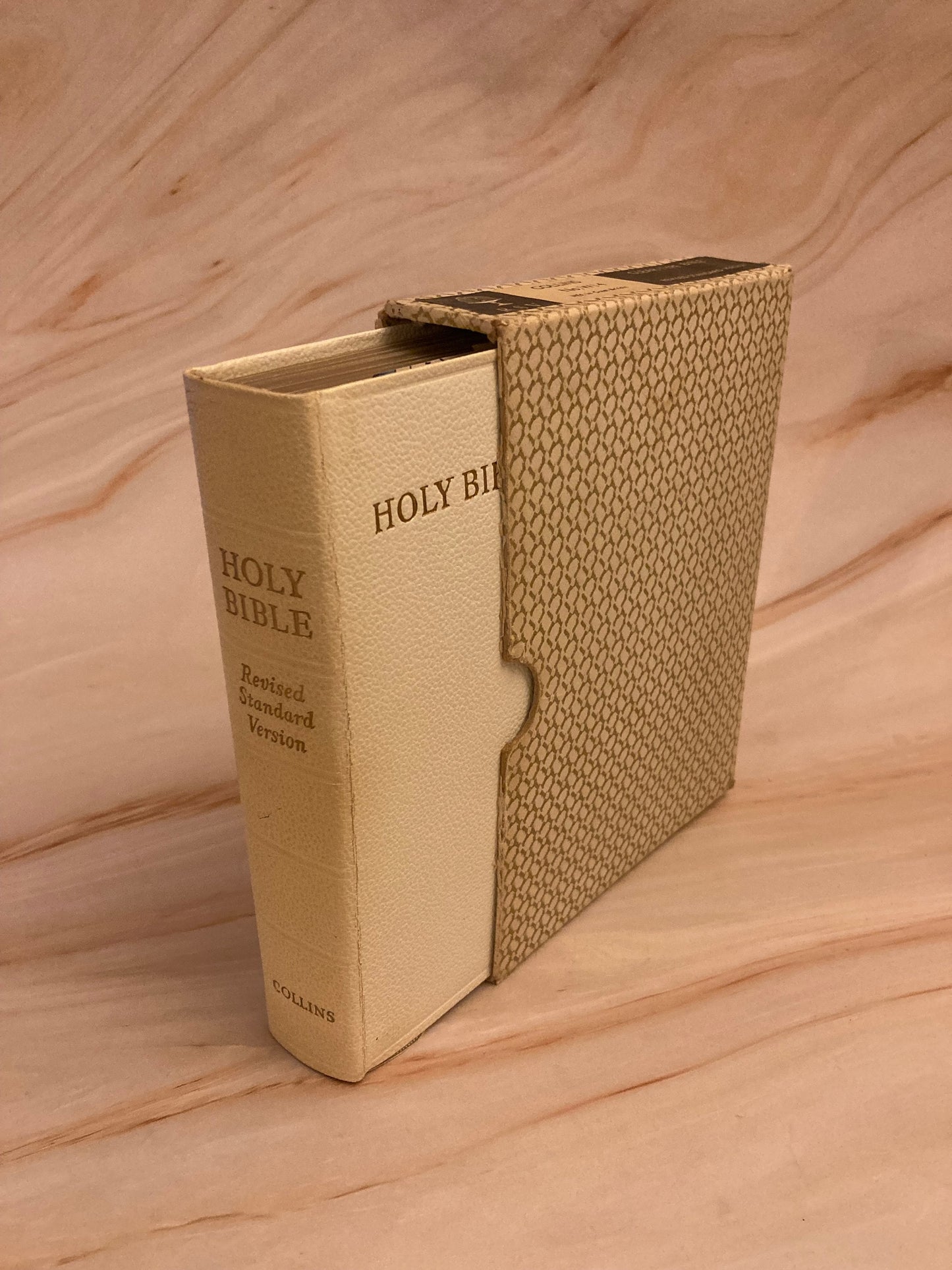 White Holy Bible RSV 1952 - (Ref x222)