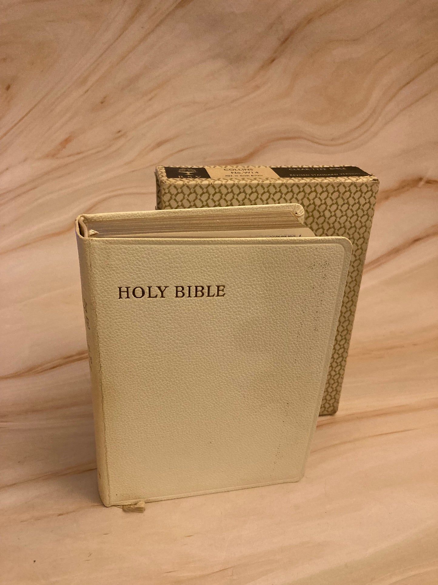 White Holy Bible RSV 1952 - (Ref x222)