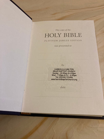 Platinum Jubilee Queen Elizabeth Holy Bible 1952 - 2022 - (Ref x220)